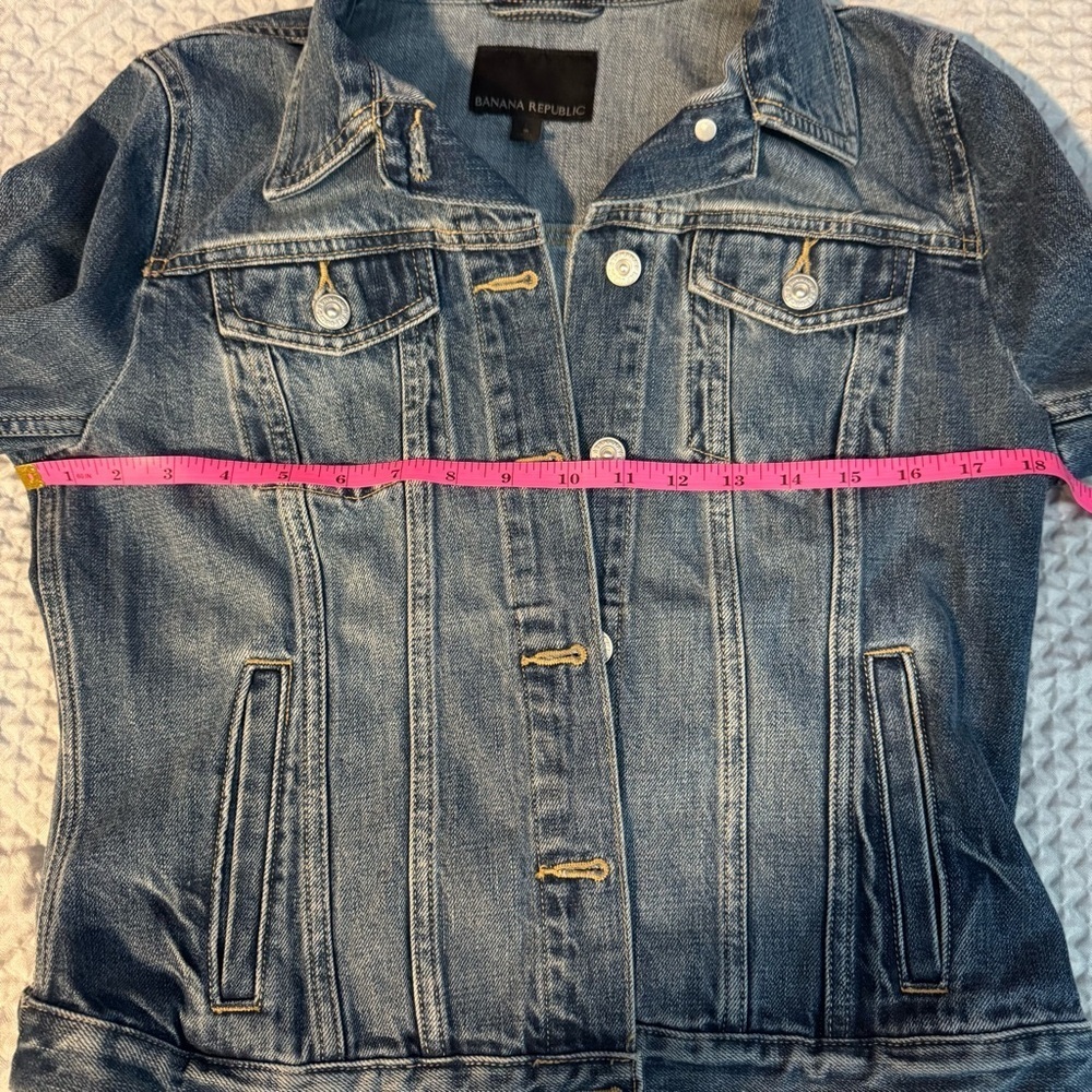 Banana Republic Classic Denim Jacket | Excellent Used Condition - Picture 6 of 10